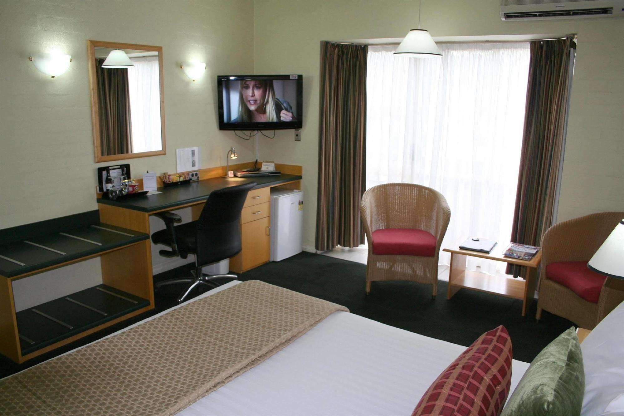 Grand Country Lodge Motel Миттагонг Экстерьер фото