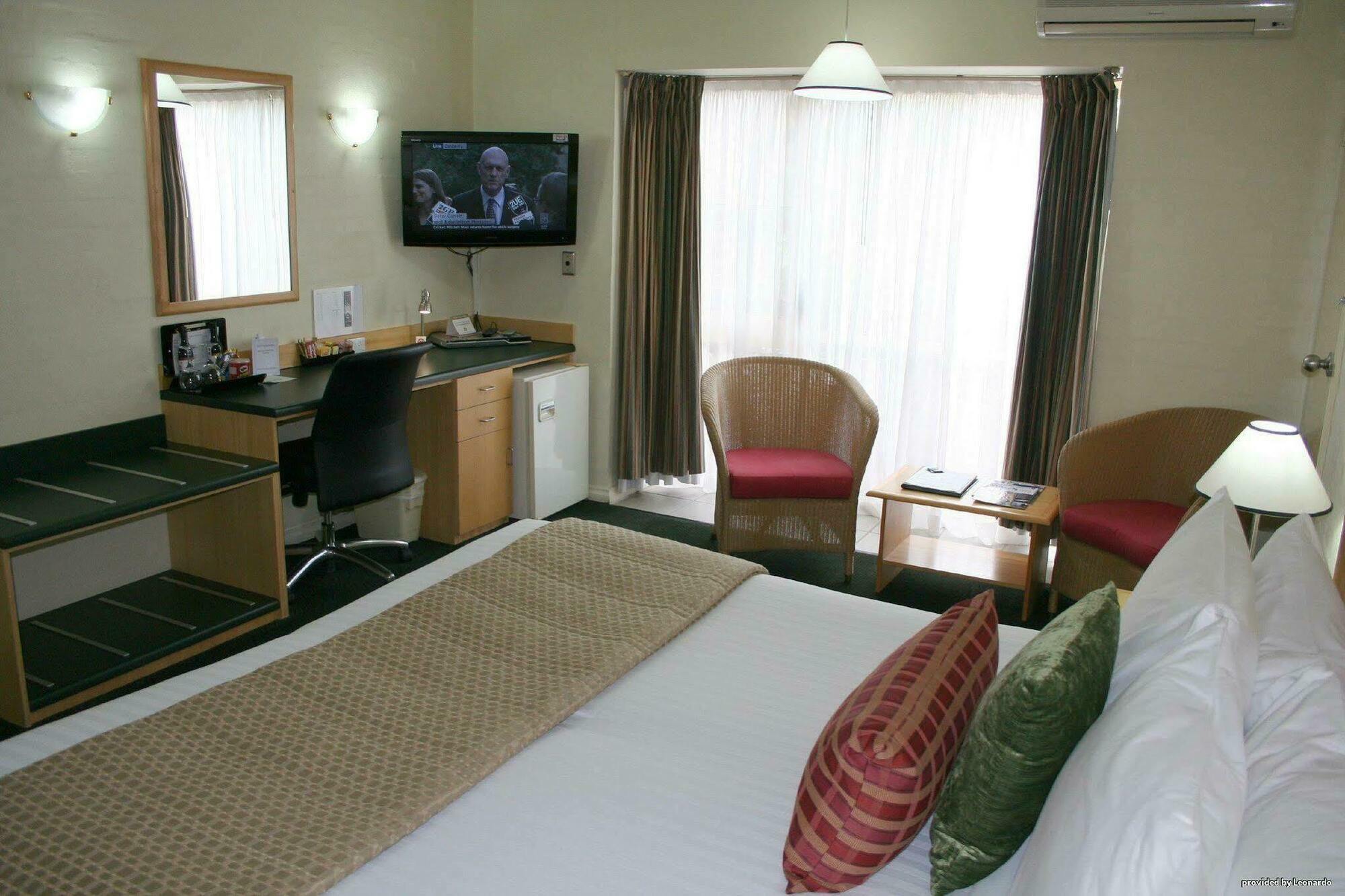 Grand Country Lodge Motel Миттагонг Экстерьер фото